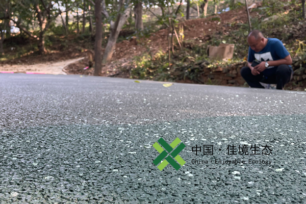 夜光石透水混凝土磨光機壓實后效果